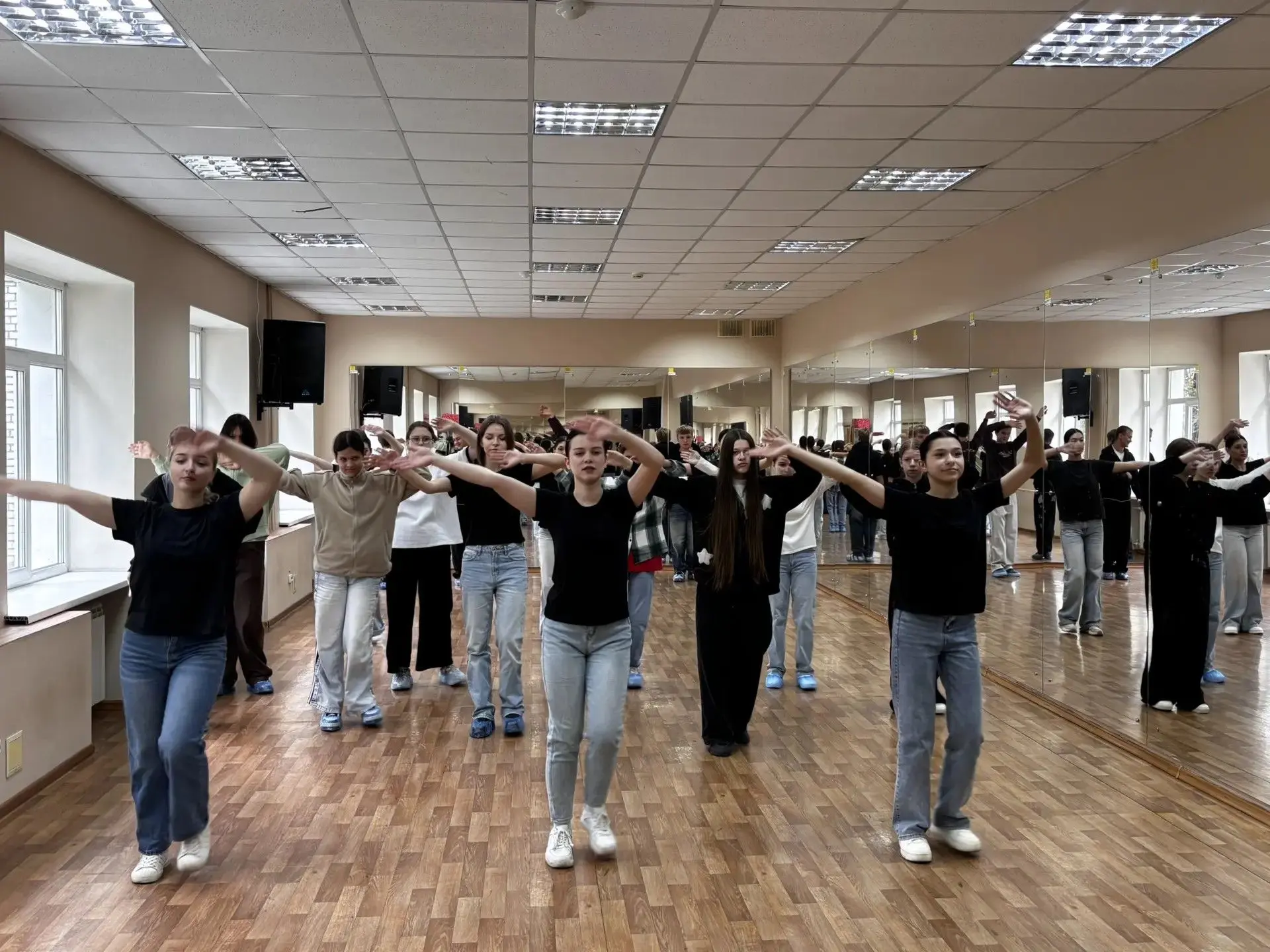 🎶🎨 Обучающиеся нашей школы побывали в Амурском колледже искусств и культуры — и день ...