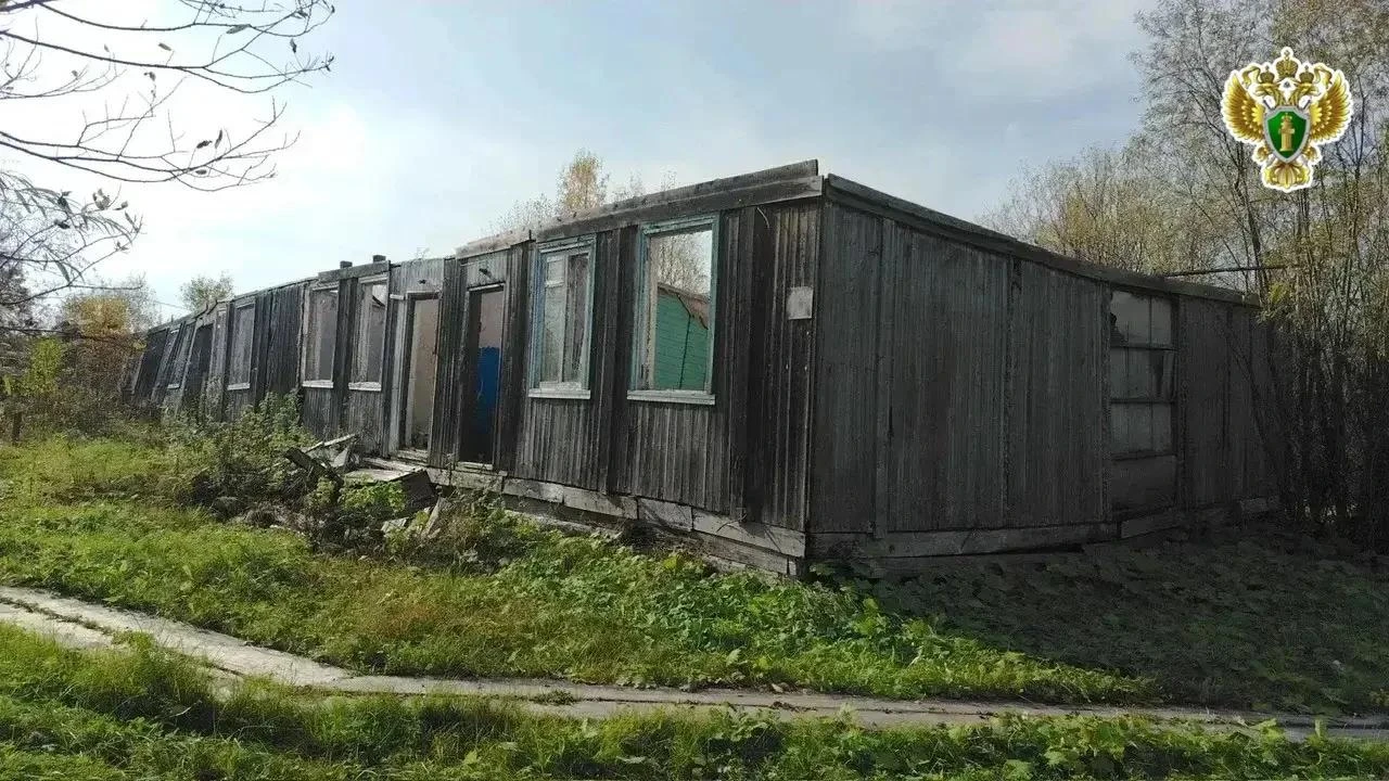 🏚️По искам прокуратуры Холмогорского района суд принял решение о сносе нескольких авар...