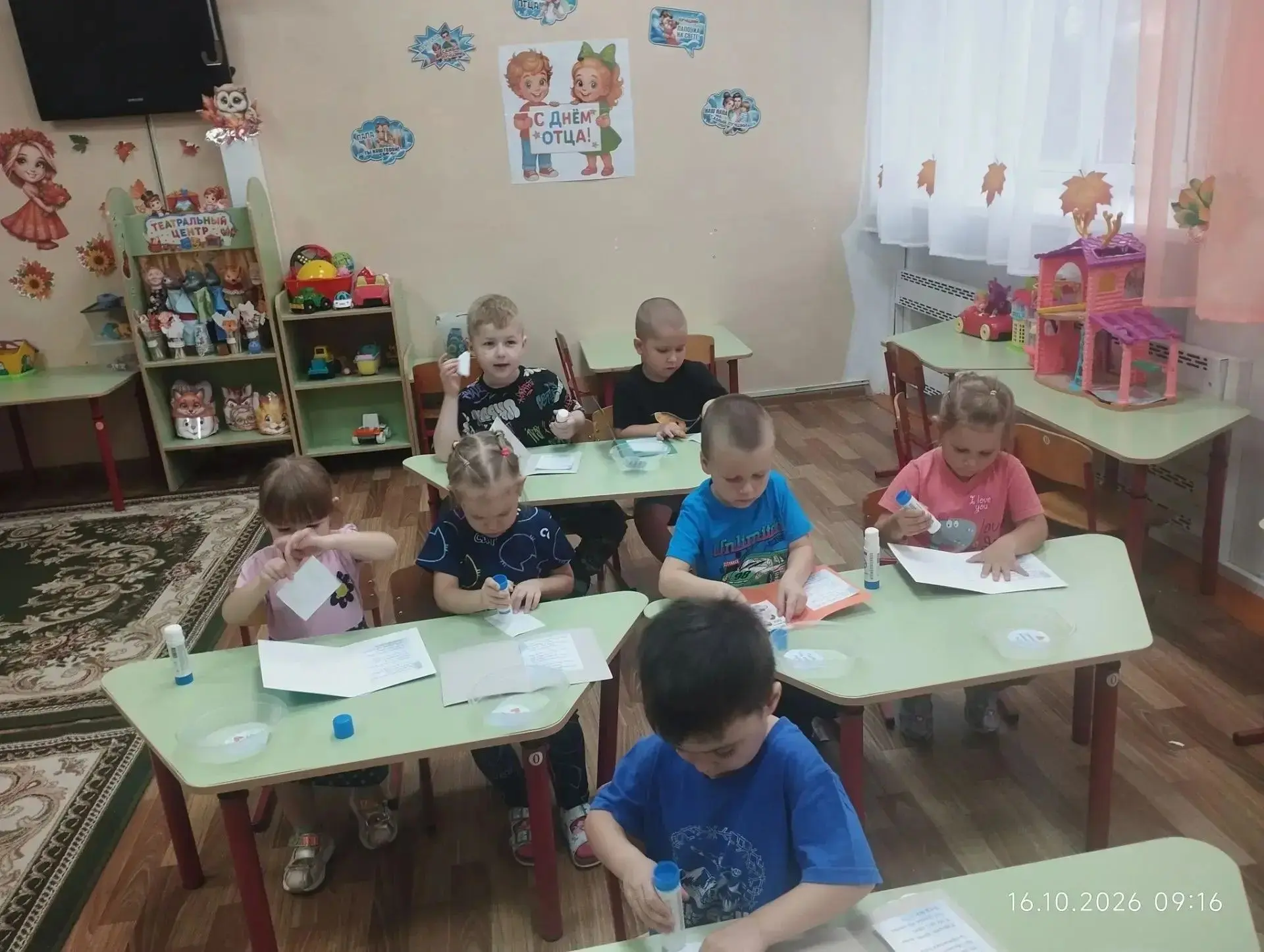 В преддверии праздника "День отца" воспитанники старшей группы "Смешарики" изготовили п...