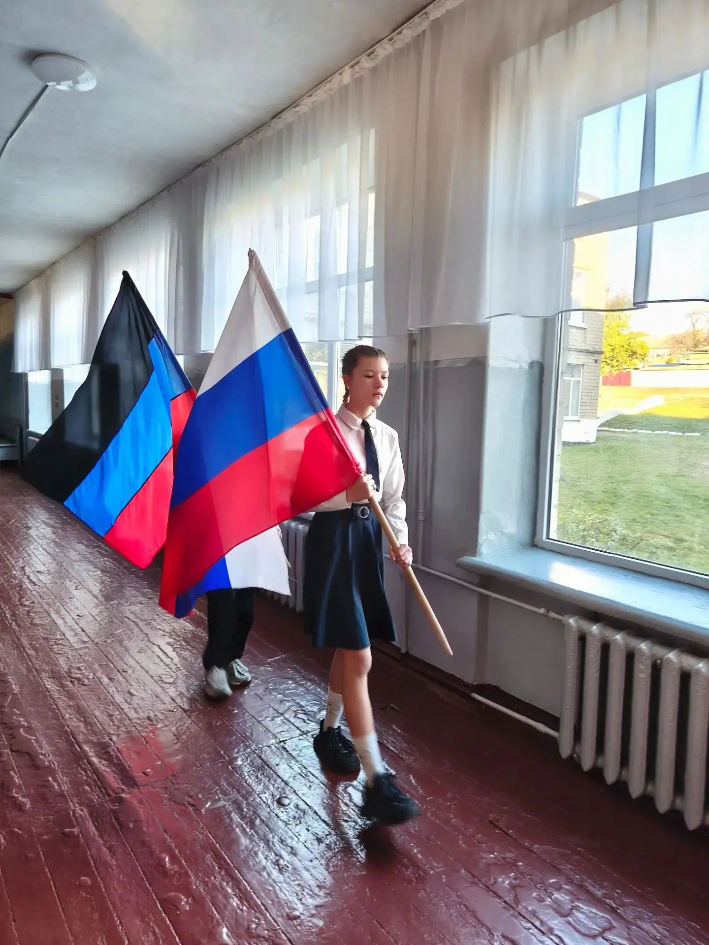 Сегодня в ГБОУ "СШ № 99 ГОРОДСКОГО ОКРУГА МАКЕЕВКА "прошла торжественная линейка  . По ...