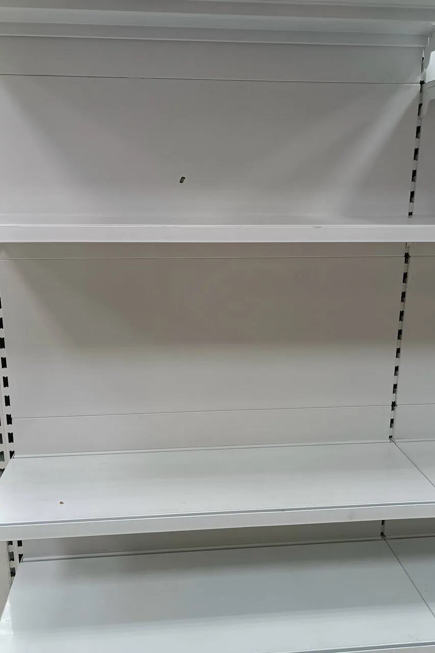 Продам пристенные металлические стеллажи 2,25 × 1 м, б/у, Донецк — 9 250 руб.