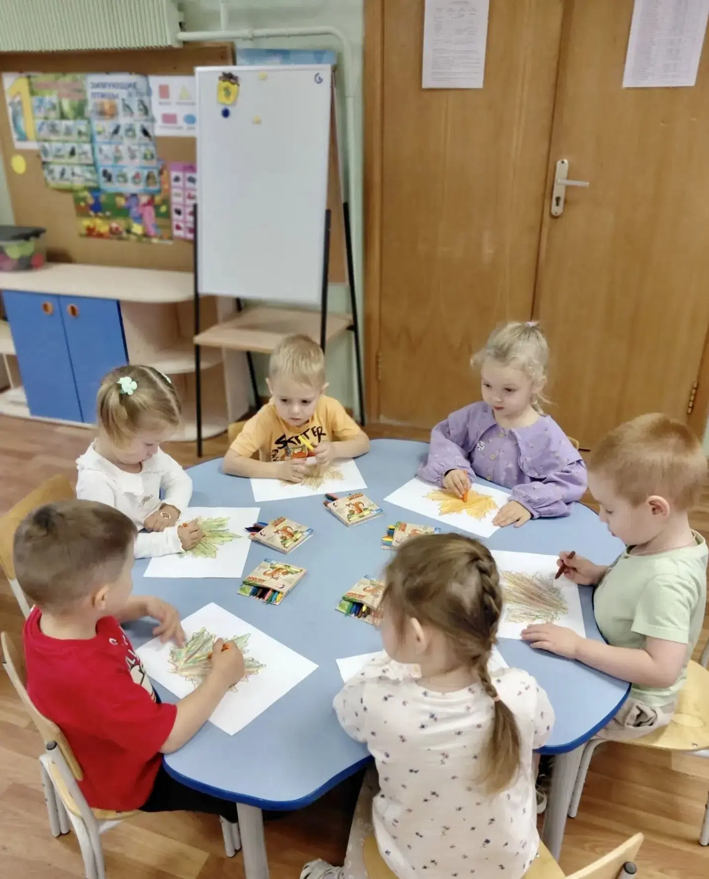 🍂 Осень шуршит под ногами!