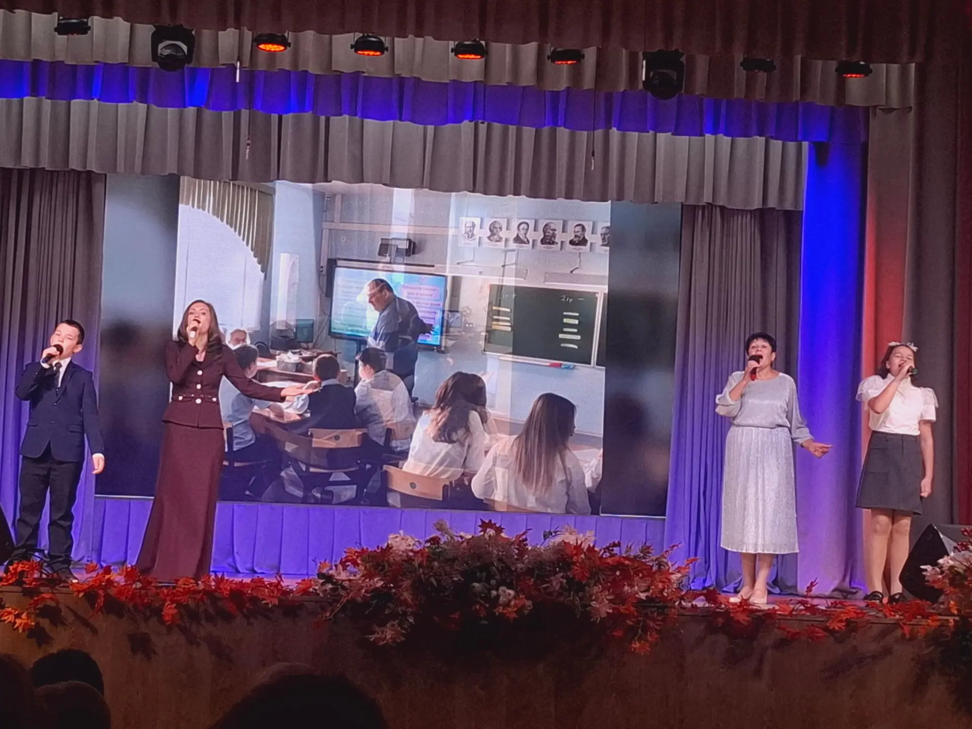 🍁🍁🍁 7 октября,  в честь Дня учителя, в Аннинском районе прошёл праздничный концерт —...