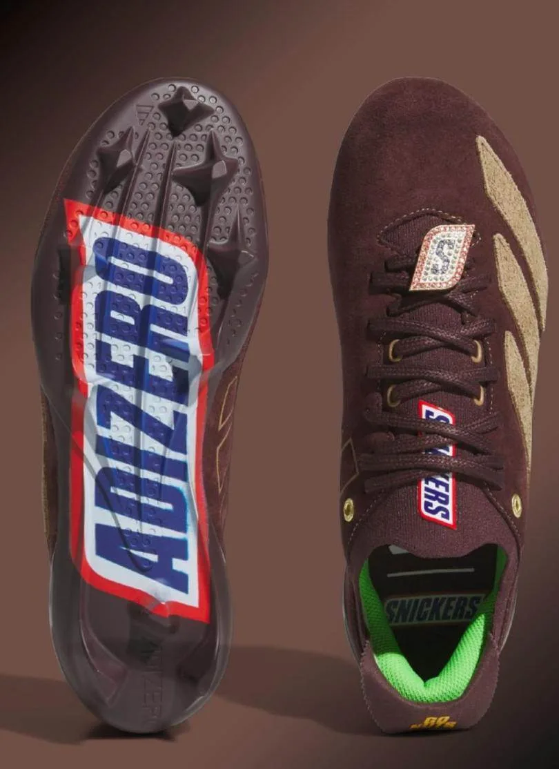 Adidas и Snickers выпустили замшевые бутсы в стиле шоколадного батончика