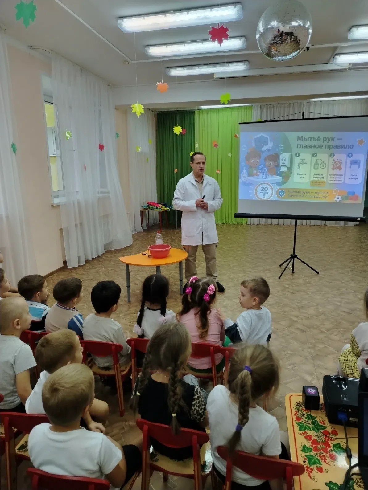 15 октября  Всемирный день мытья рук - важная дата, призванная напомнить о простой, но ...