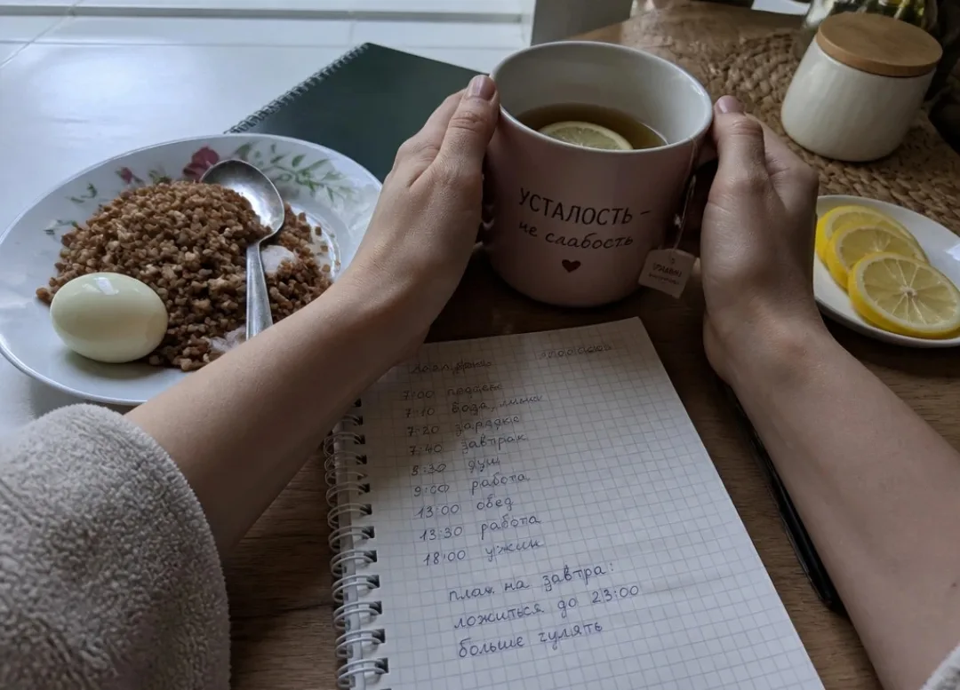 ЛОМИТ ТЕЛО, ТЕМПЕРАТУРЫ НЕТ, ЛЕЖАТЬ БЫ ЦЕЛЫЙ ДЕНЬ — 6 ПРИЧИН, КОТОРЫЕ ЛЕГКО ПРОПУСТИТЬ