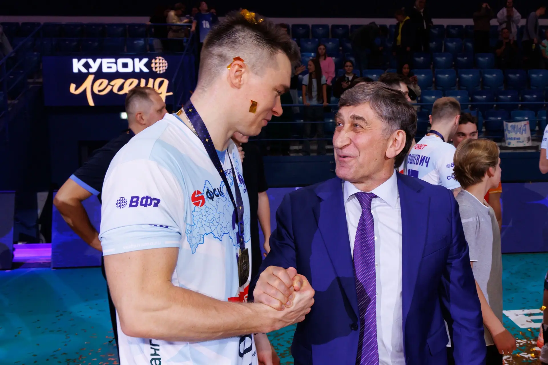 🏆🤝🤍