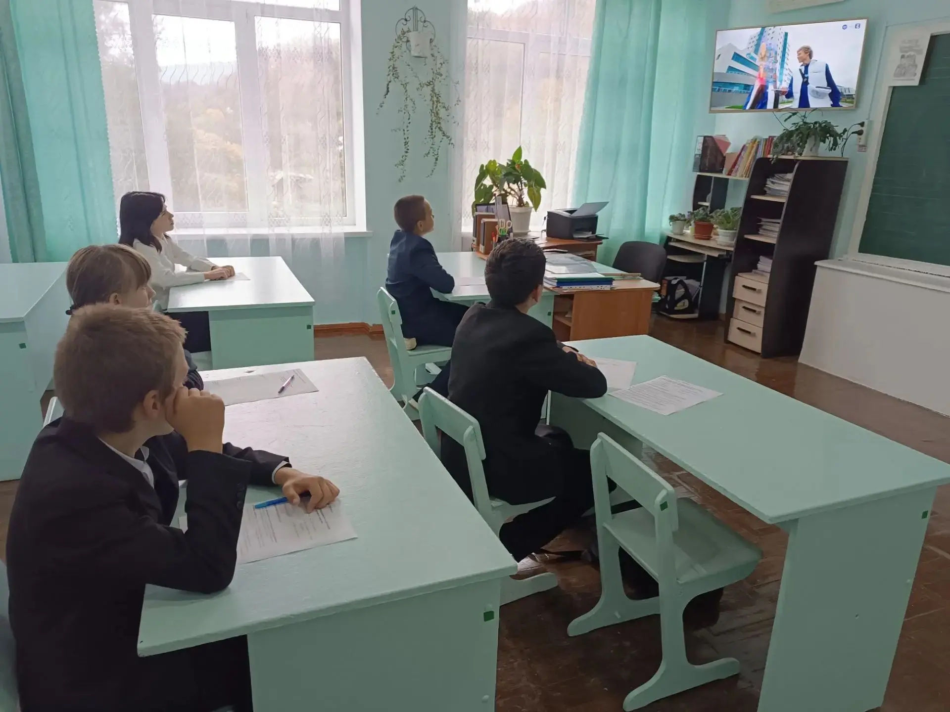В 6 классе сегодня  прошло профориентационное занятие по теме:"Россия комфортная: энерг...