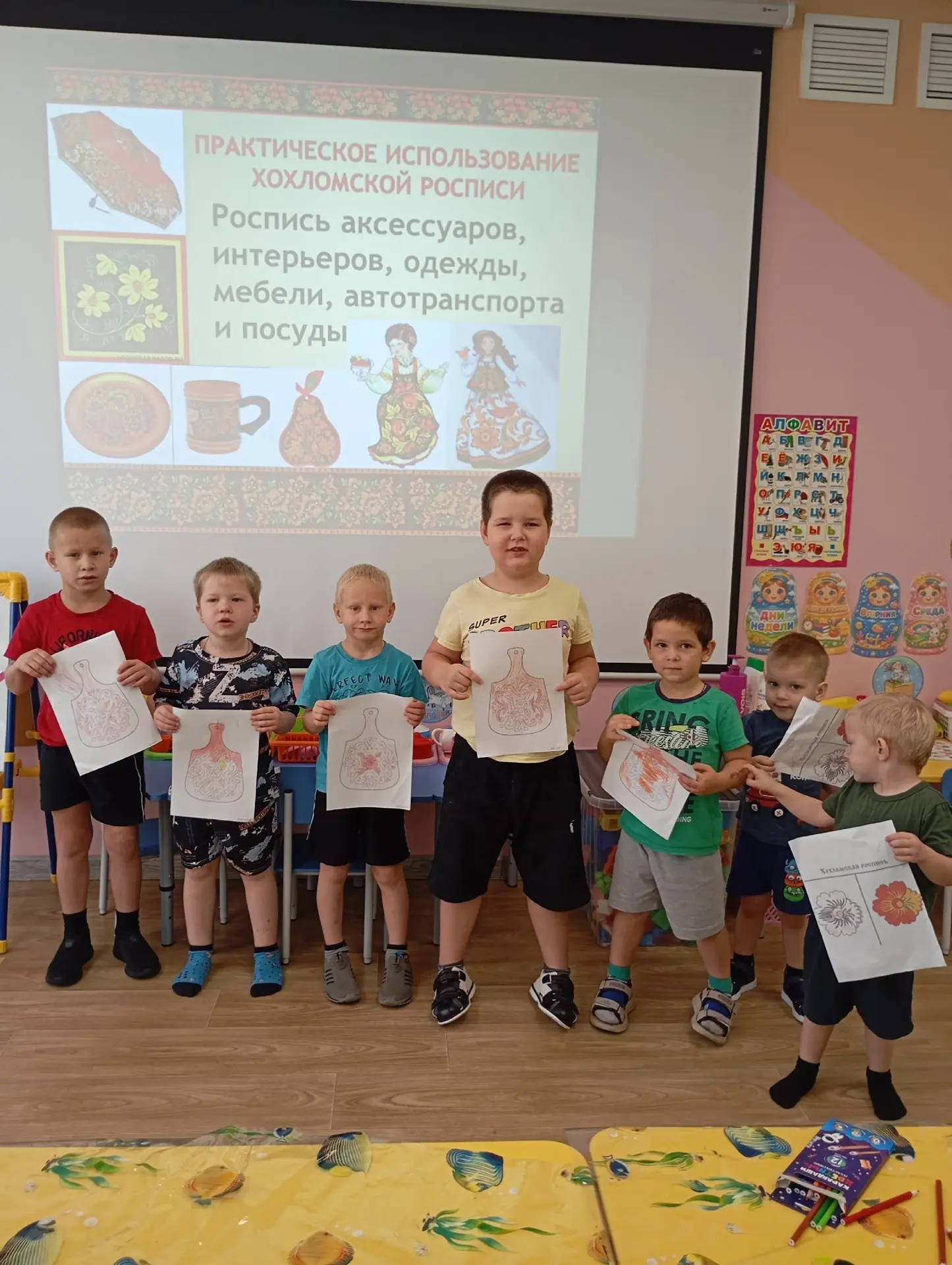 🦊13 октября отмечается Всемирный день хохломы — символа русской национальной культуры ...
