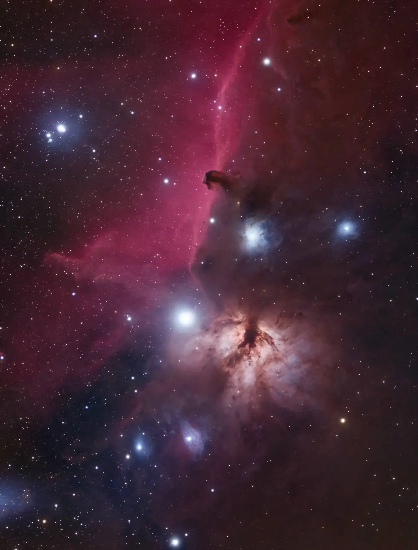 На снимке туманность Пламя и Конская Голова (NGC 2024 и IC 434) - одна из самых узнавае...