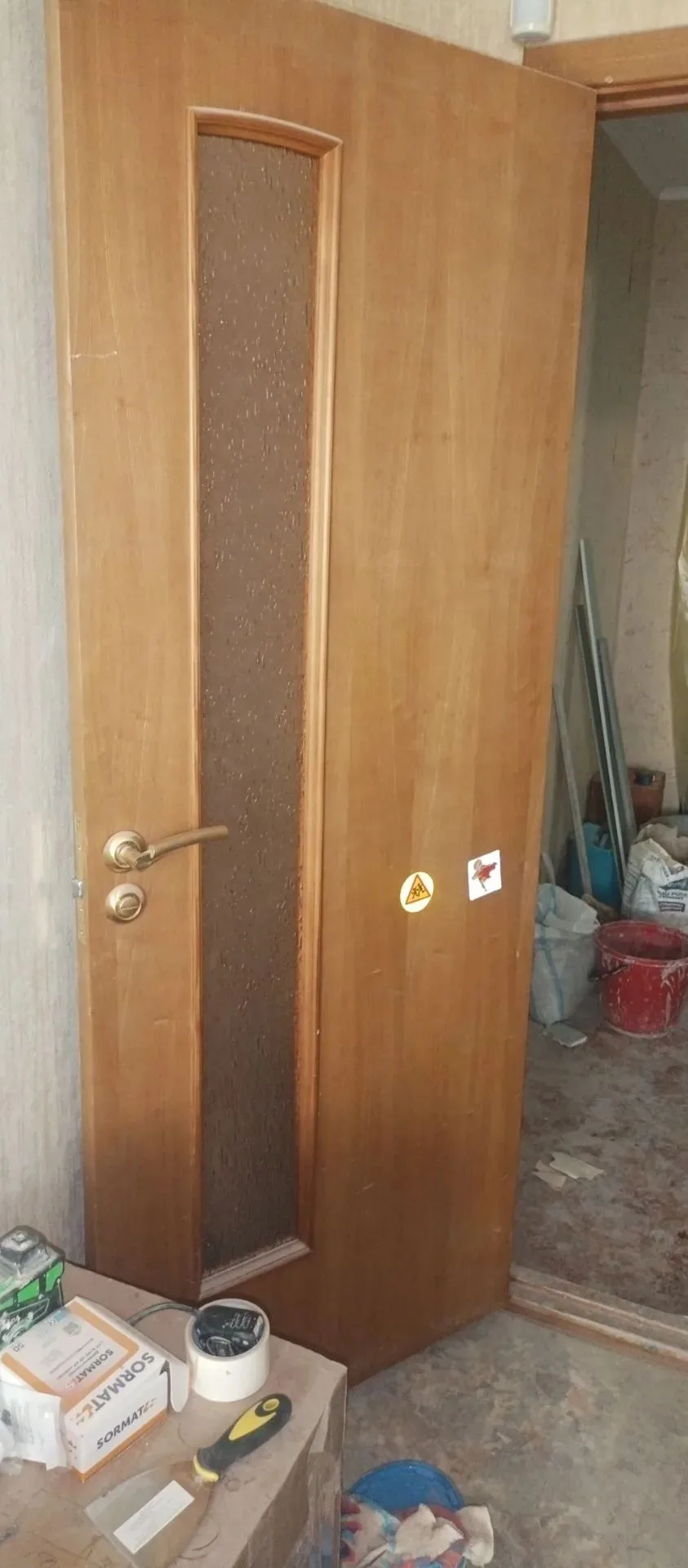 Отдам двери с коробками все в комплекте, 2 двери на 60 см, 2 двери на 80 см, в хорошем ...