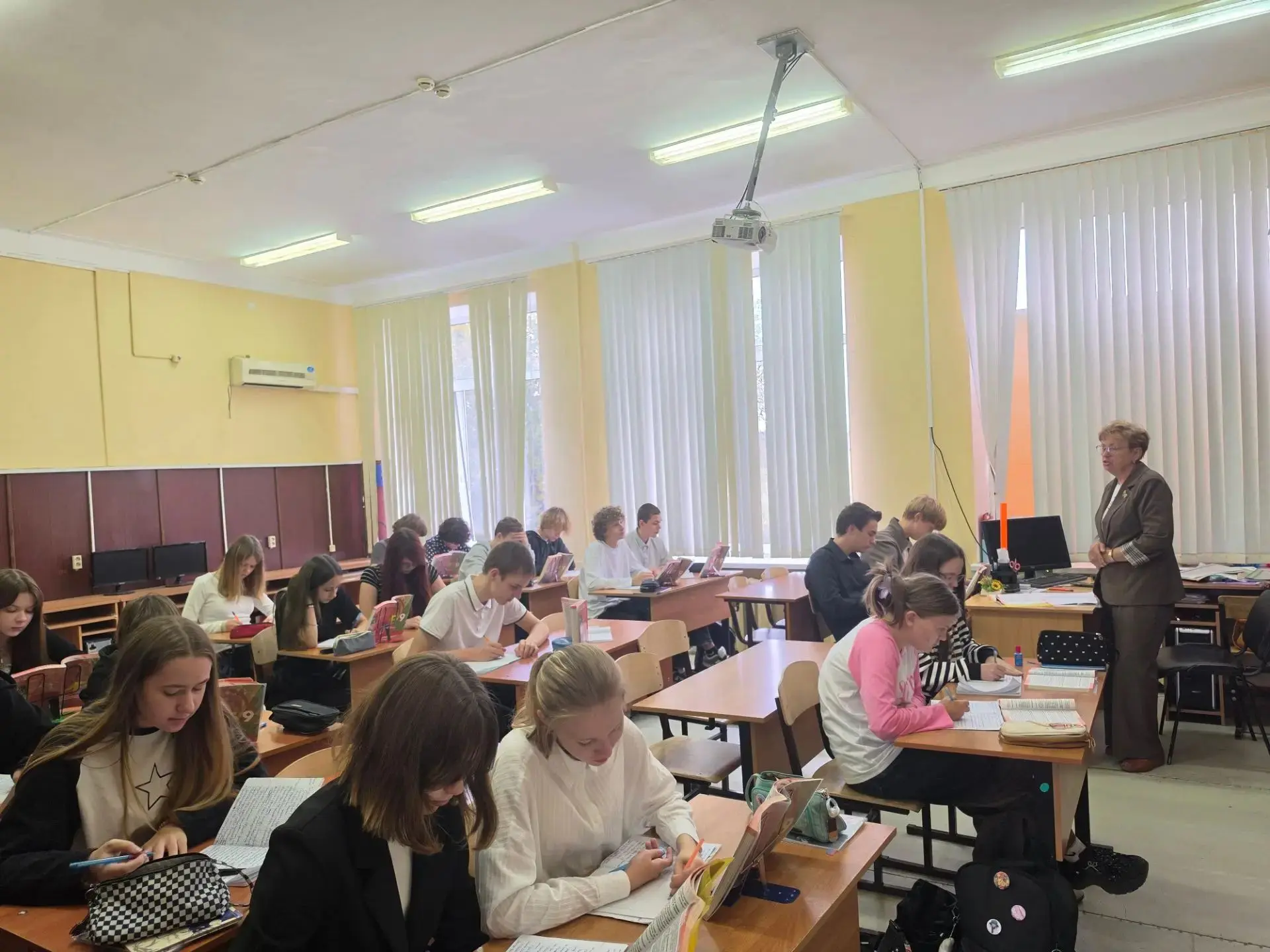 13 октября в 9-х классах прошли тематические лекции, посвященные вопросам безопасности ...