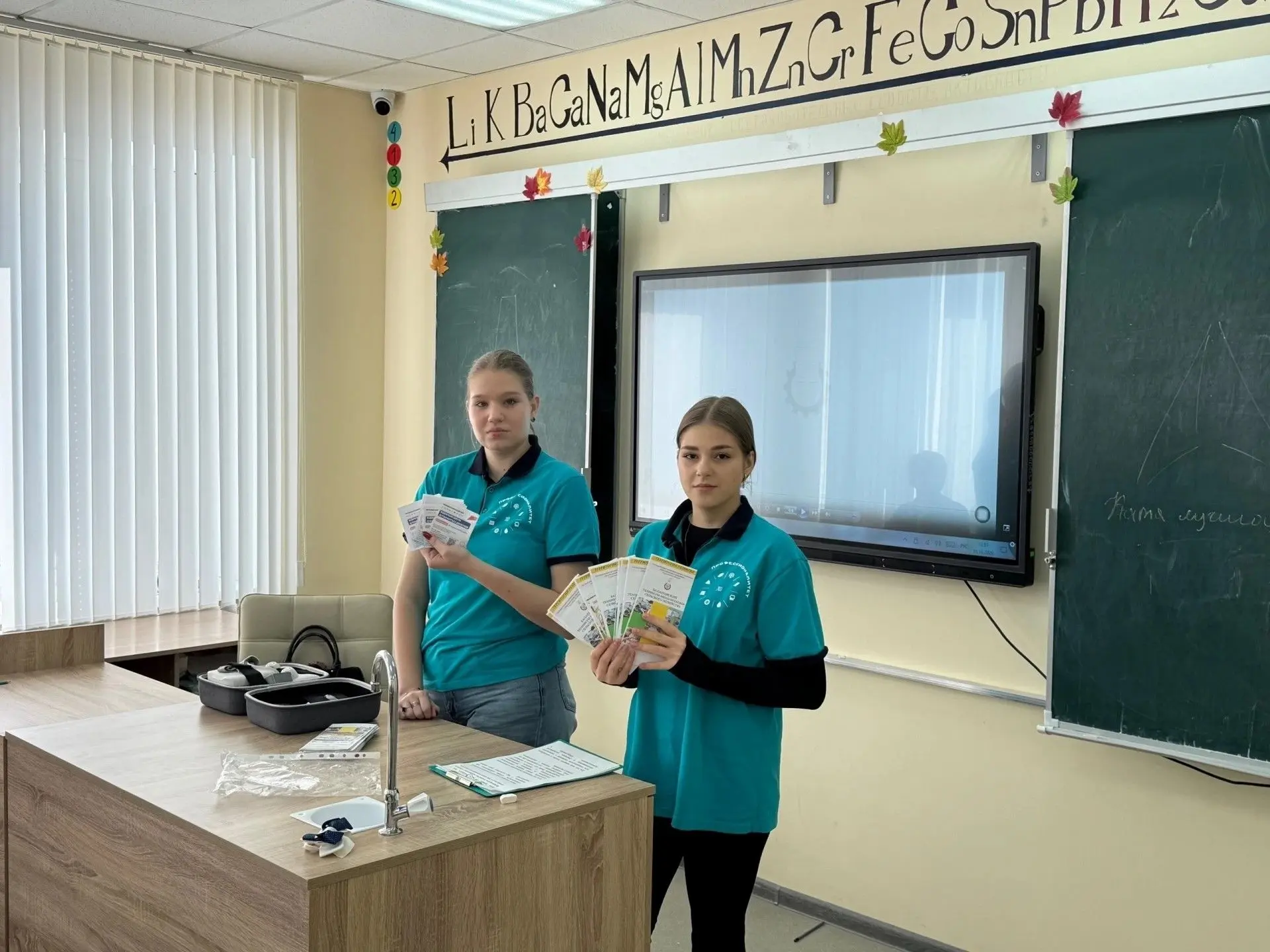 Амбассадоры «Профессионалитета» знакомят школьников с профессиями