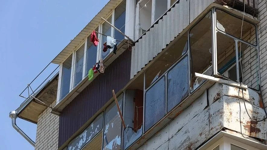 Ночью при сбросе взрывчатки с дрона белгородцу ранило ногу и руку. Атаки беспилотников ...