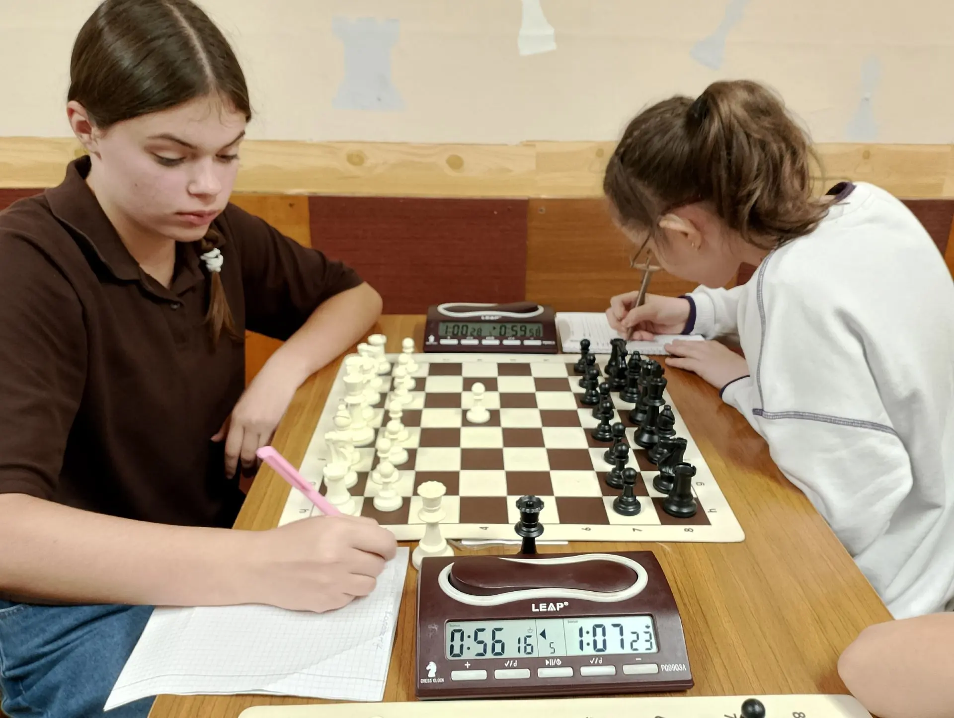 ♟ Наши шахматисты продолжают играть в полуфинале городского шахматного чемпионата!