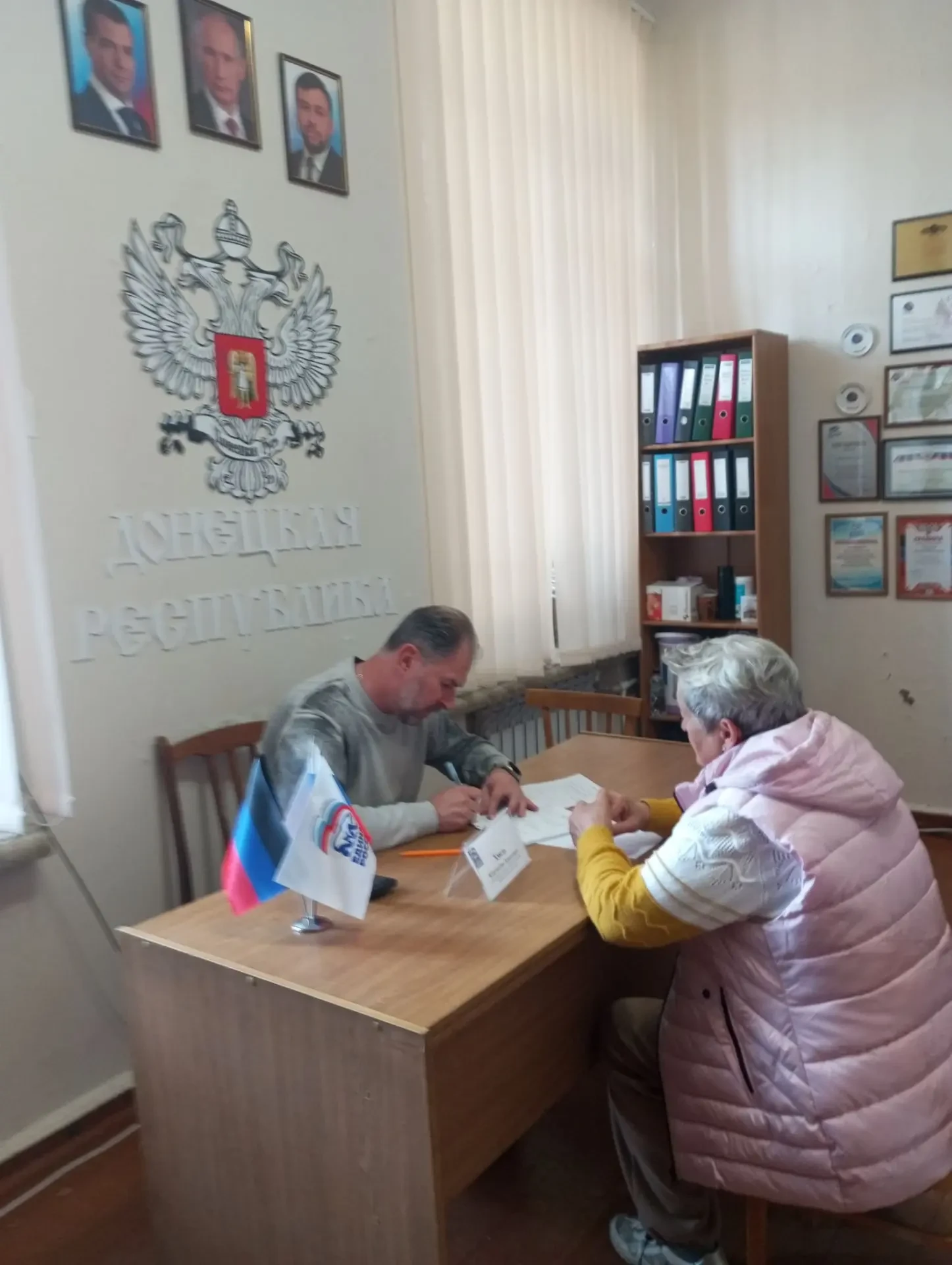 В общественной приемной местного отделения Партии "Единая Россия" в  г.Зугрэс состоялся...