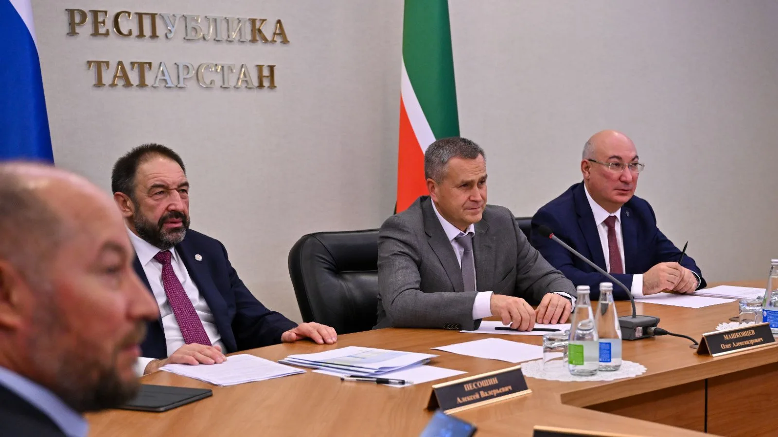 Премьер-министр РТ Алексей Песошин принял участие в совещании Игоря Комарова с высшими ...