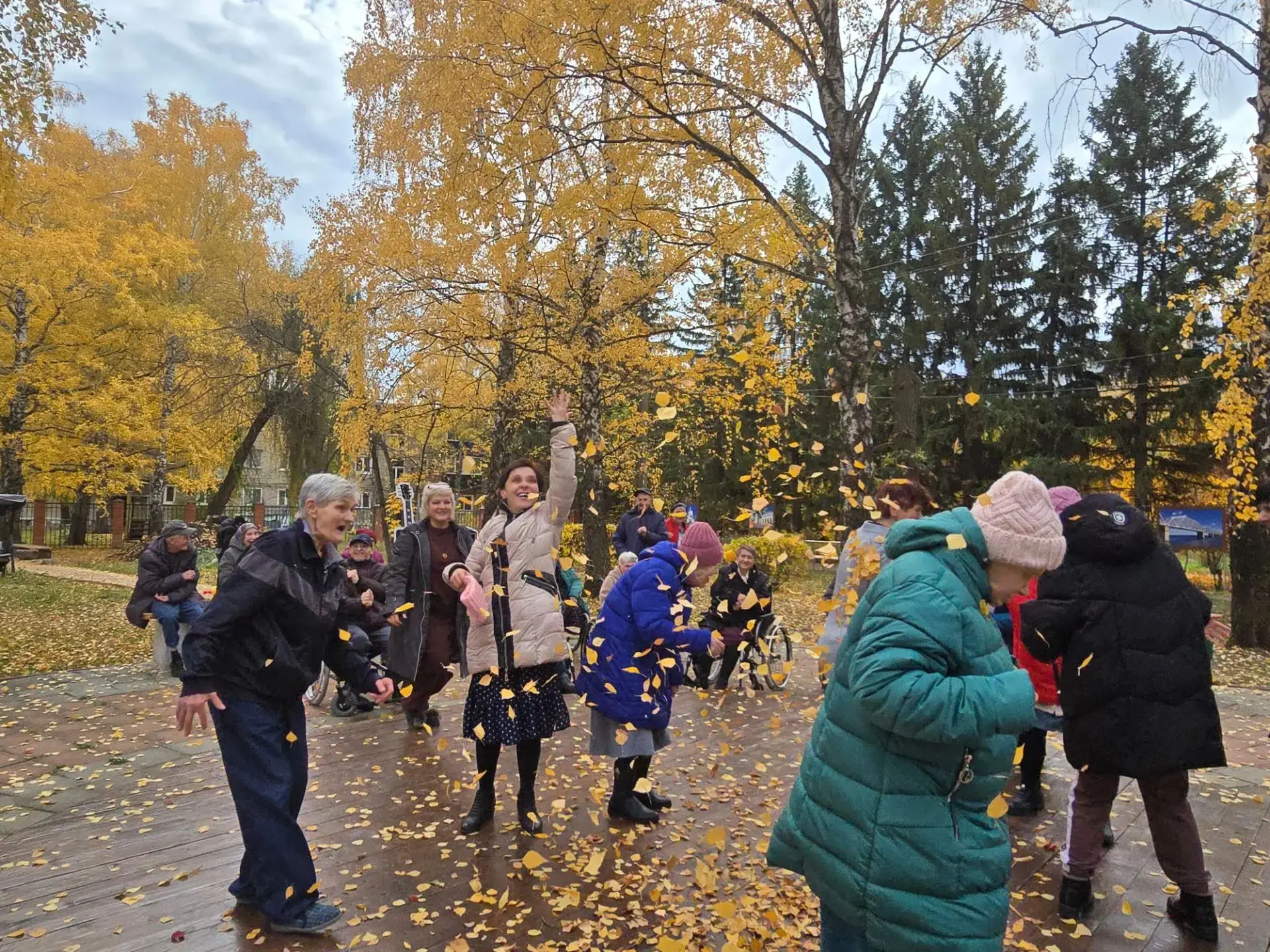 🍁Середина октября преподнесла жителям Поволжья удивительный подарок — настоящее «бабье...