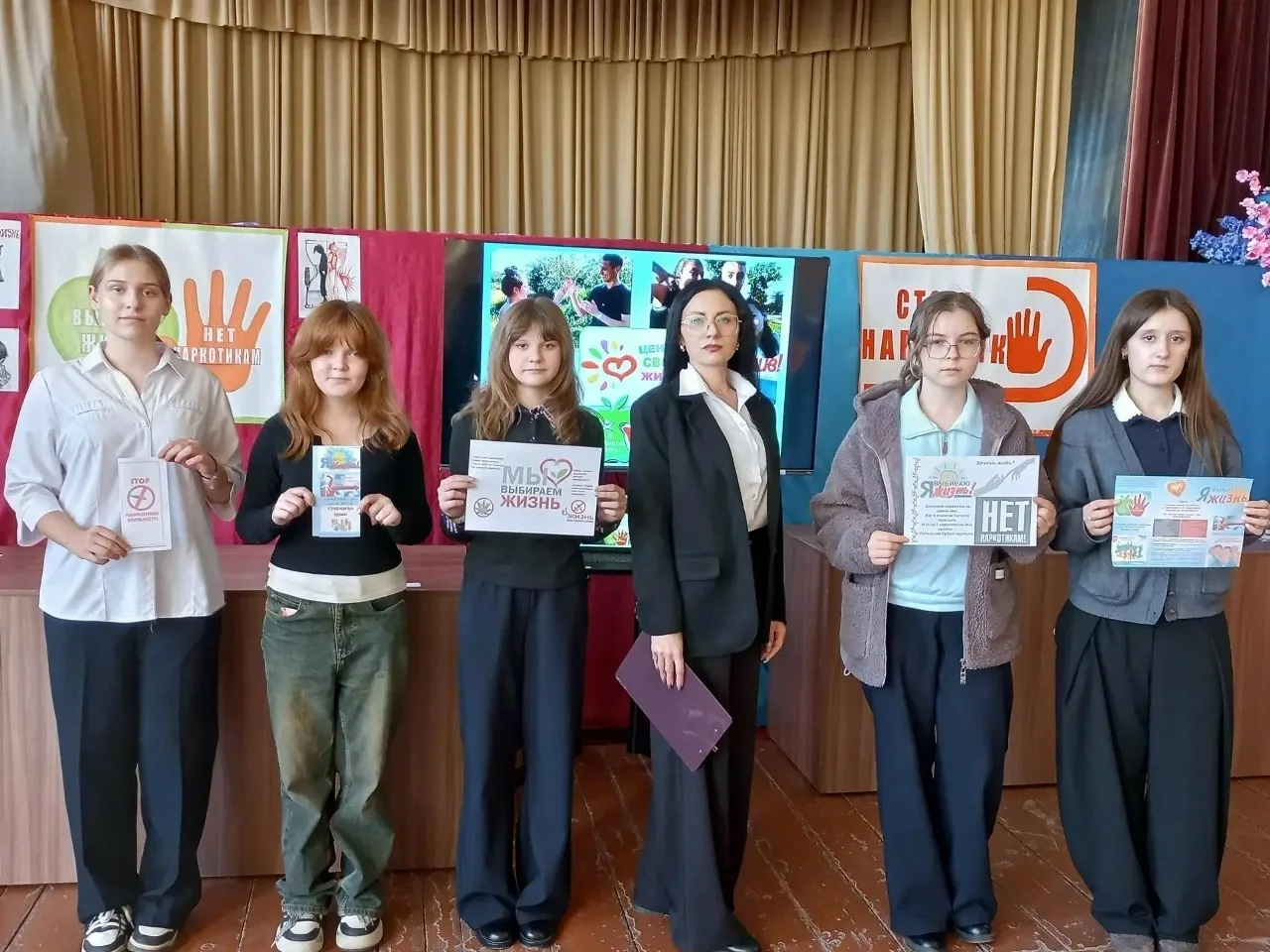 🚭В Первозвановском сельском доме культуры прошла беседа «Жизнь без наркотиков»