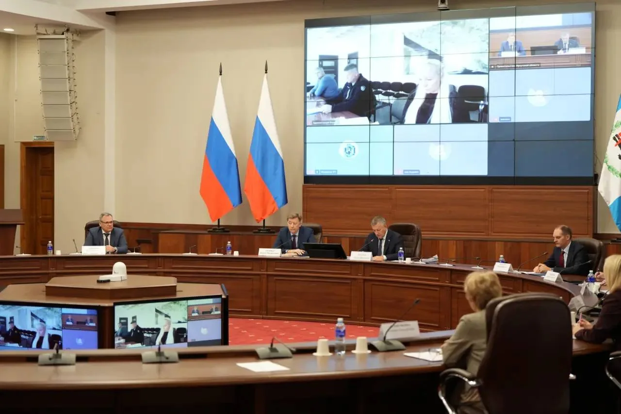 На совещании под председательством заместителя полномочного представителя Президента РФ...