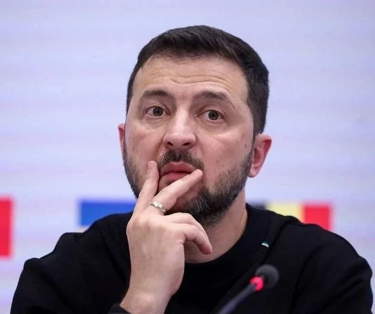 Зеленский заявил, что «никто не держится за своё кресло», тут же добавив, что выборы се...