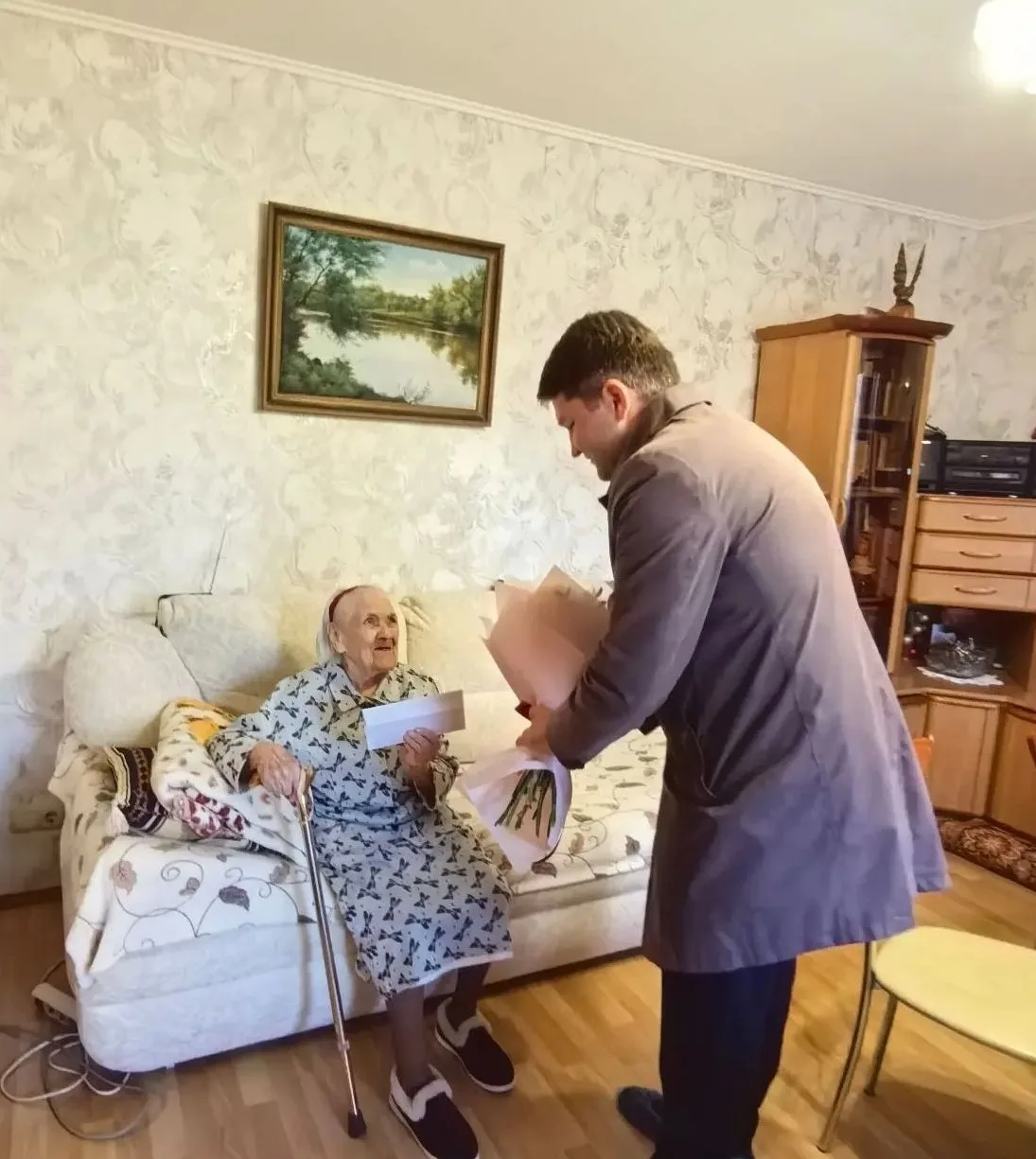 Жительницу Индустриального района Перми Ольгу Левину поздравили со 103-м днём рождения