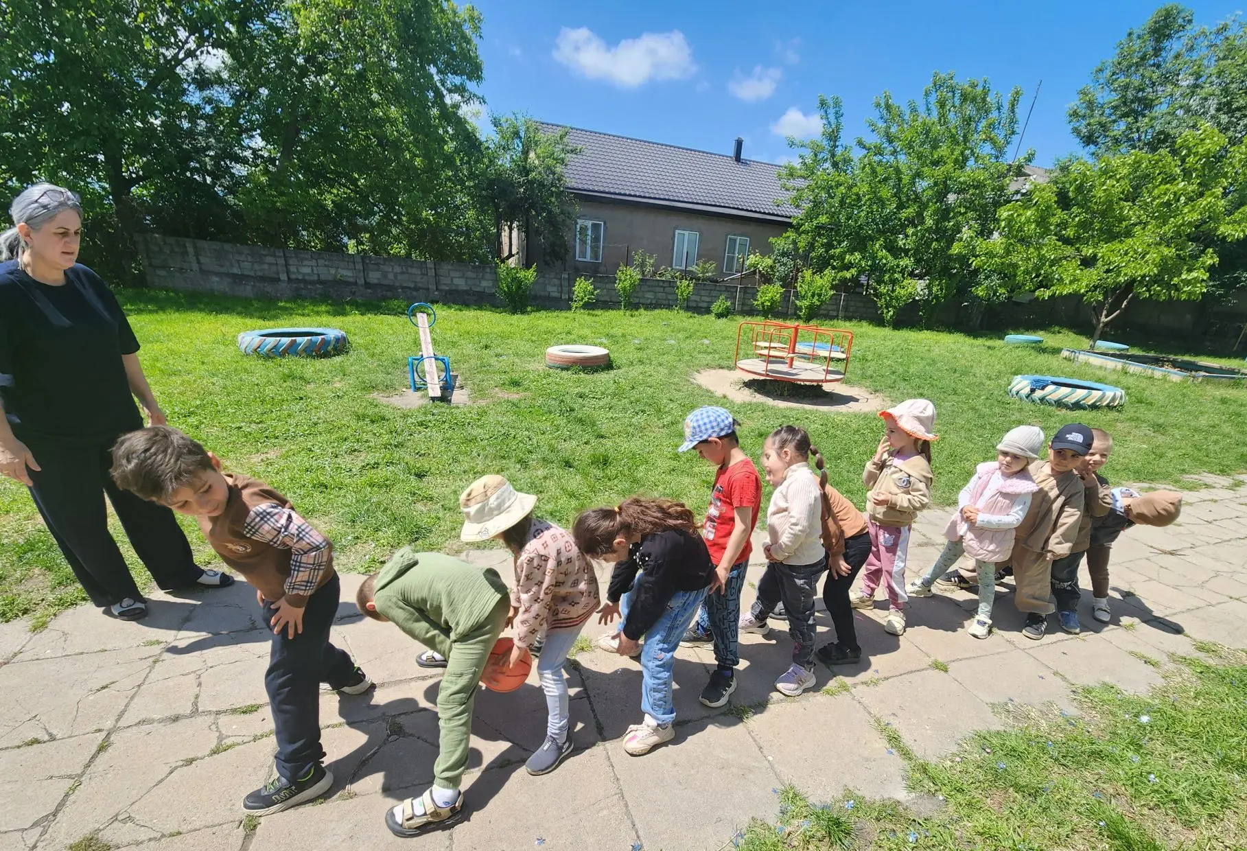 ☀️🏃‍♂️ Лето в нашем детском саду — это время весёлых физкультурных занятий и активных ...