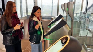 Метро телепортирует в будущее: столичные турникеты поумнели и перестали нападать на людей