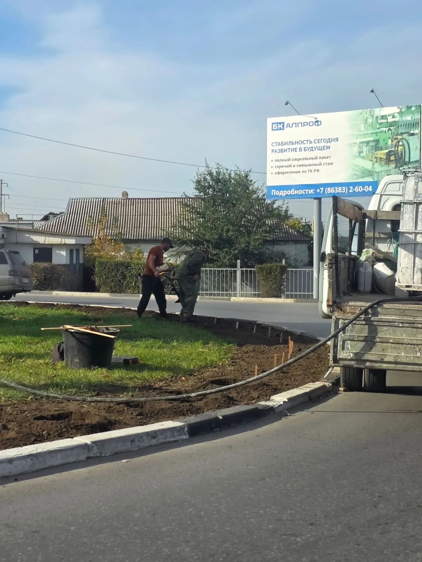 📷 На кольце на Углеразведке ведутся подготовительные работы к высадке растений. Сейчас...