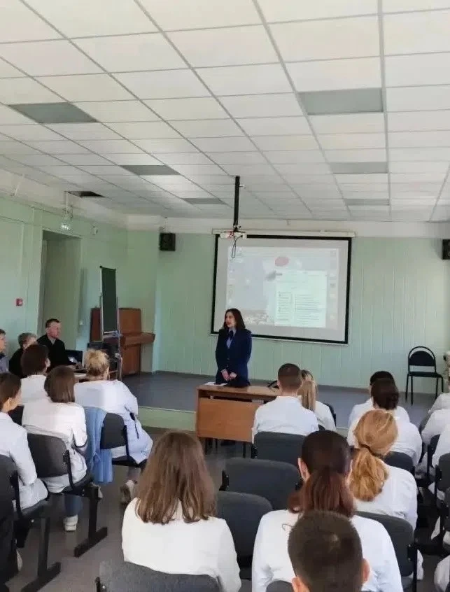 В Александрове студентам медколледжа рассказали, как не стать жертвой мошенников и не п...