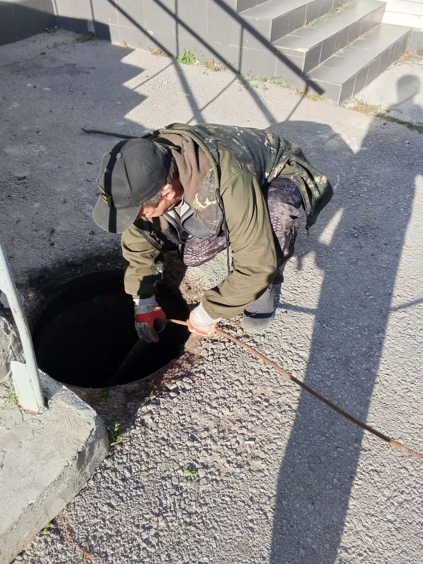 Выполнили прочистку канализационной системы по ул. Кирова, д.71