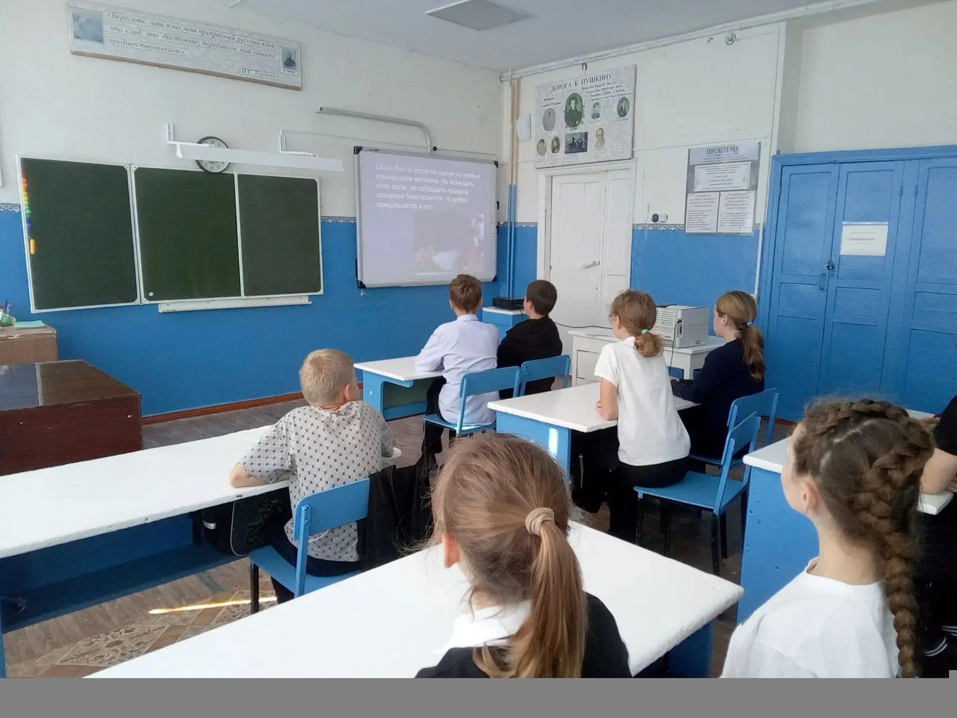 В 6 классе прошла беседа " Осторожно, огонь!" в рамках единого дня безопасности.