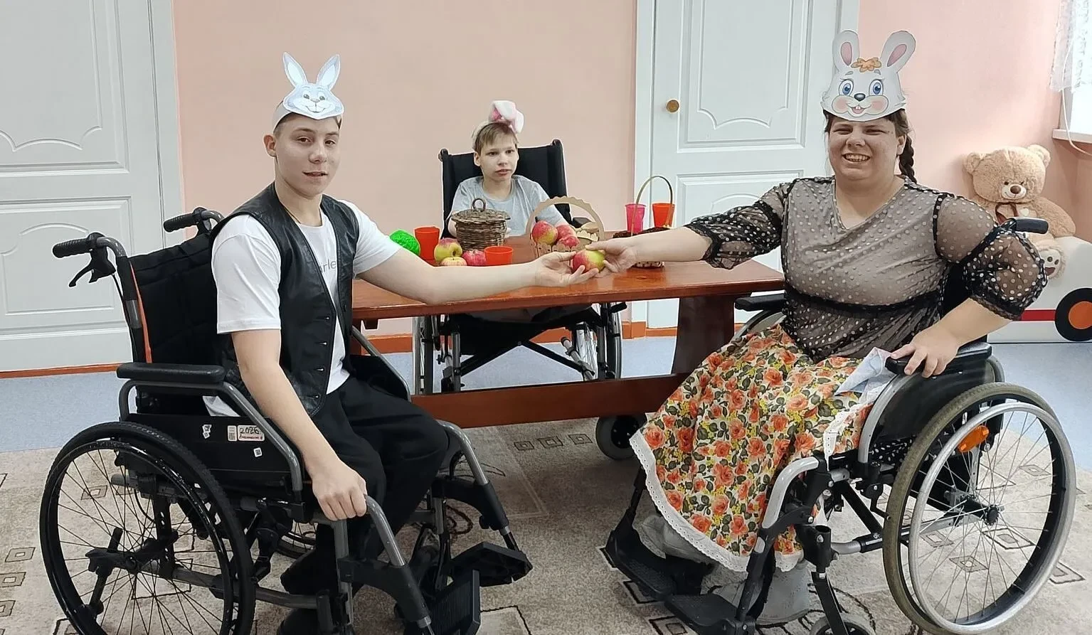 🎭У нас случился настоящий театральный праздник! Педагоги вместе с детьми  поставили ск...
