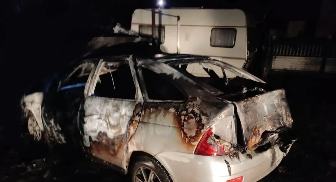 Ночью в Абакане загорелся легковой автомобиль