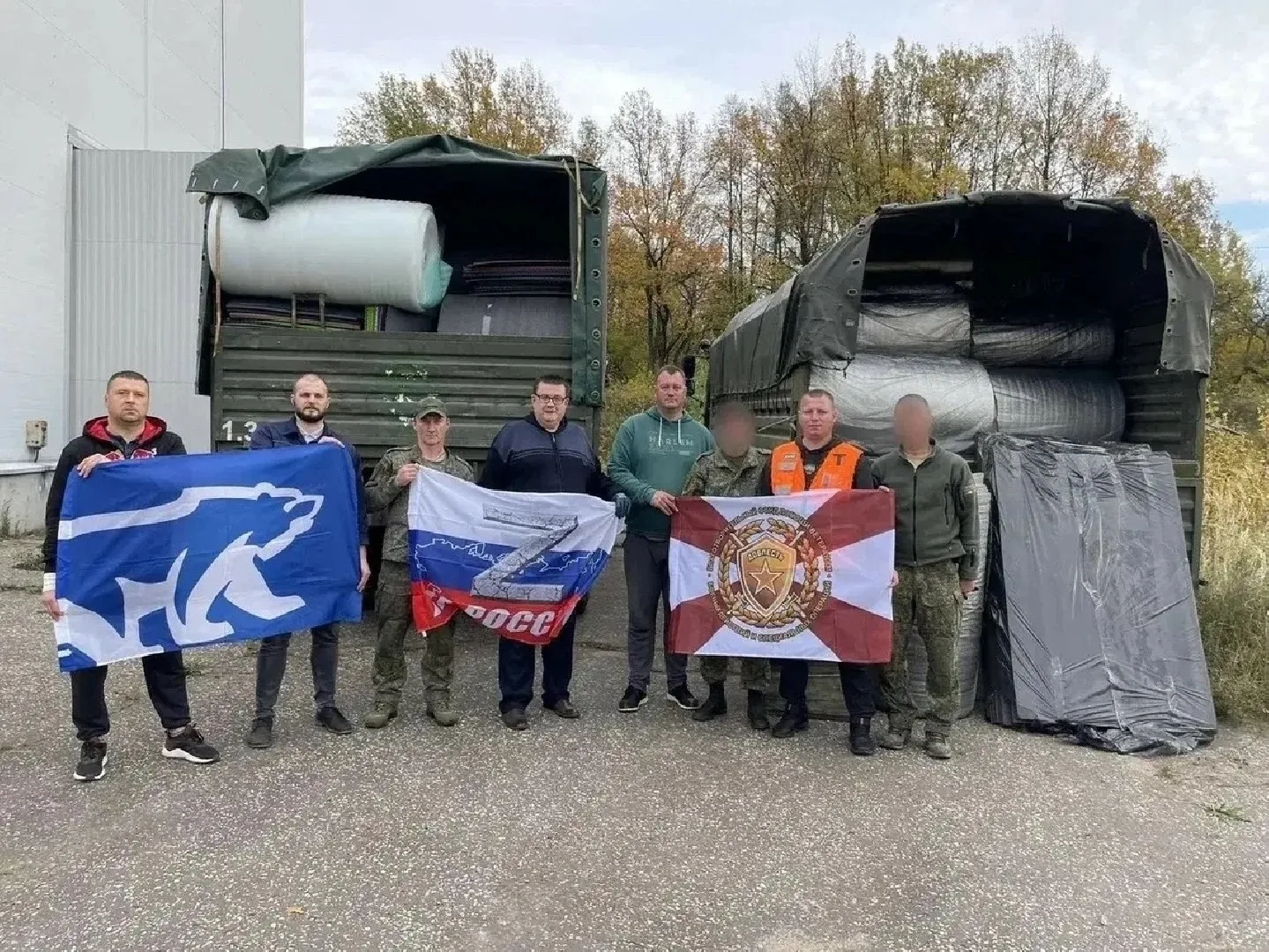 Недавно с Каширы выдвинулась очередная машина добра — полный набор для наших героев на ...