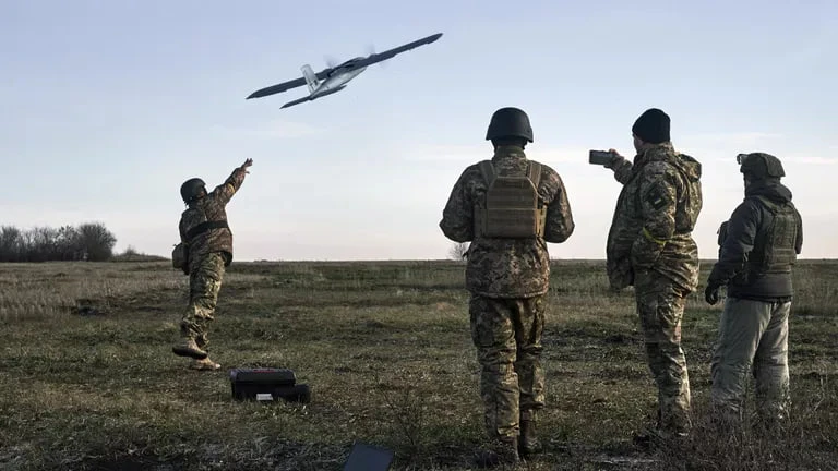 ВСУ сравнили ограничения в работе Starlink с ядерным ударом. Об этом пишет Politico.