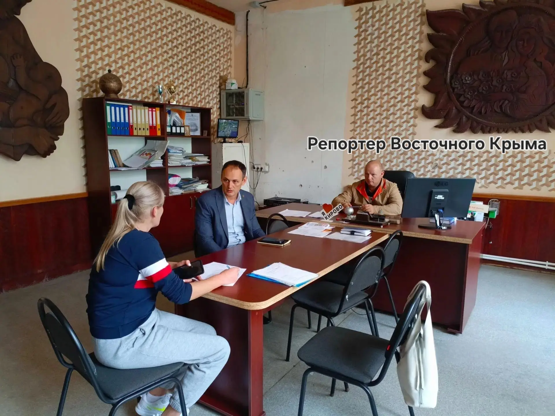 В Ленинском районе объясняли, как подключиться к водоснабжению одним сельчанам и рассма...
