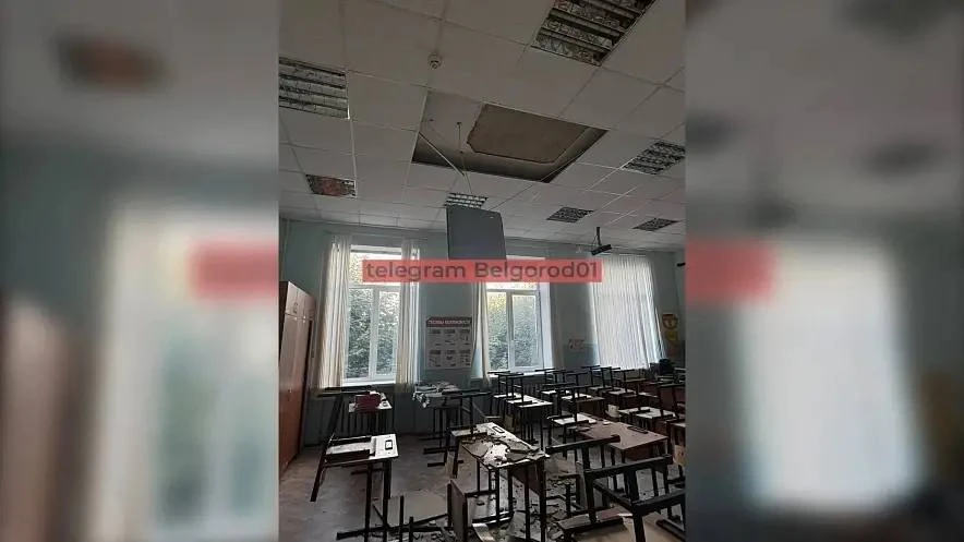 Обвалился потолок: в школе Белгорода с лета не могут устранить проблему