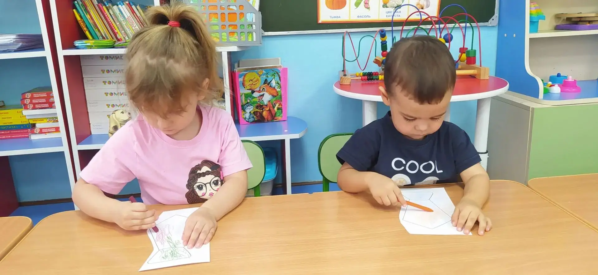 Воспитанники первой младшей группы "Золотой ключик" МБДОУ 22 "Светлячок" для своих пап ...