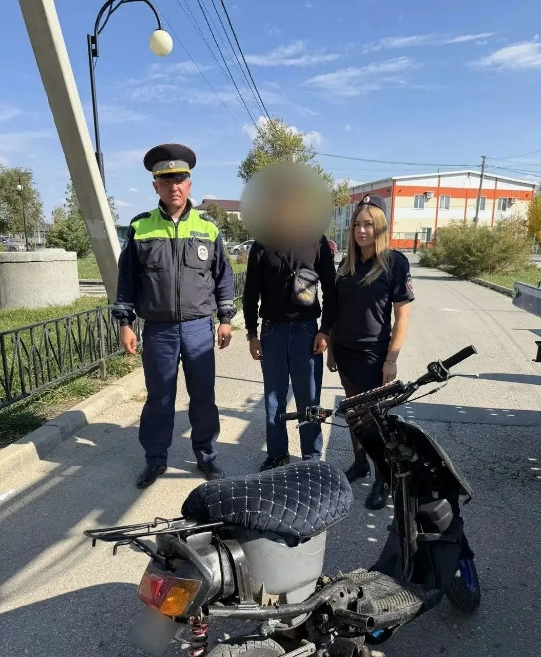 В Сакском районе пресечено управление мопедом несовершеннолетним без водительского удос...