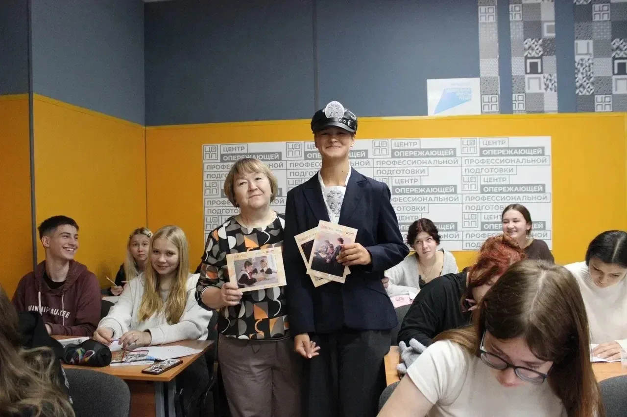 Почти 12 000 поздравлений: в Ленинградской области завершилась акция «Спасибо, учитель!»