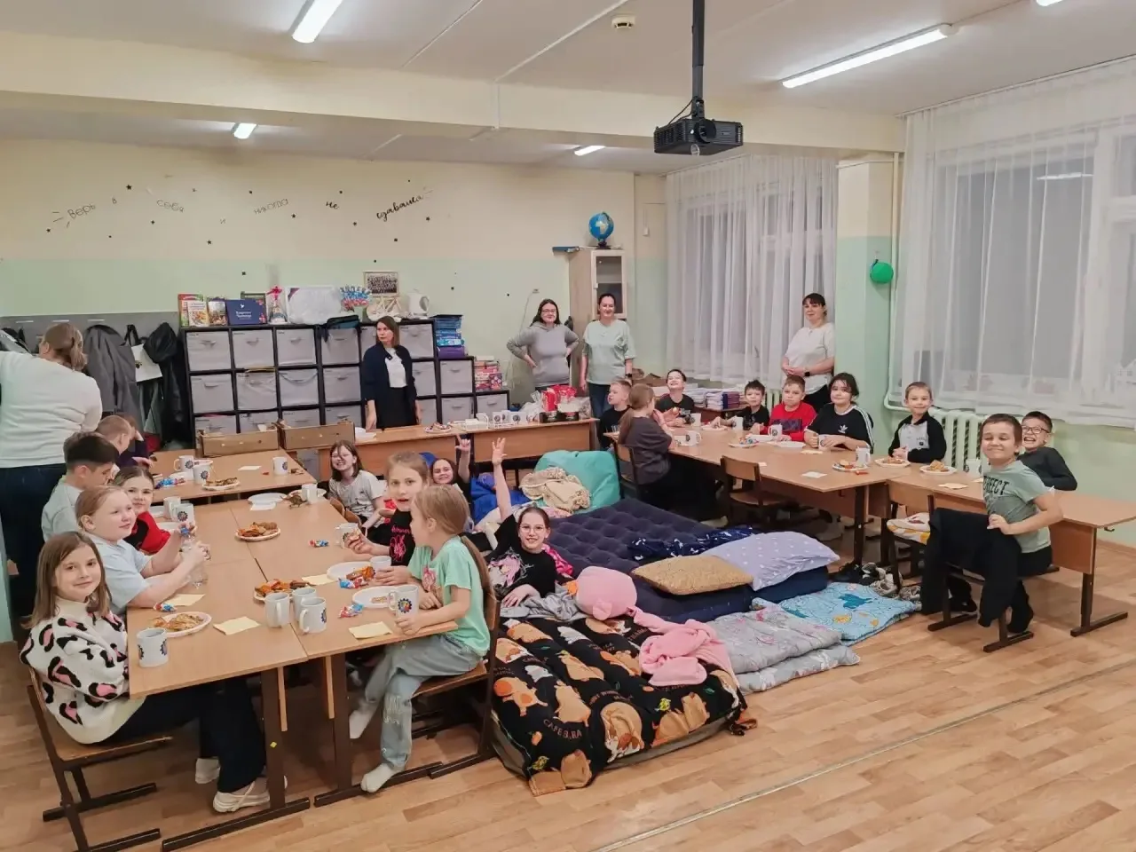 3 «И»: Родители устроили настоящий кинотеатр в классе! 🎬🍕