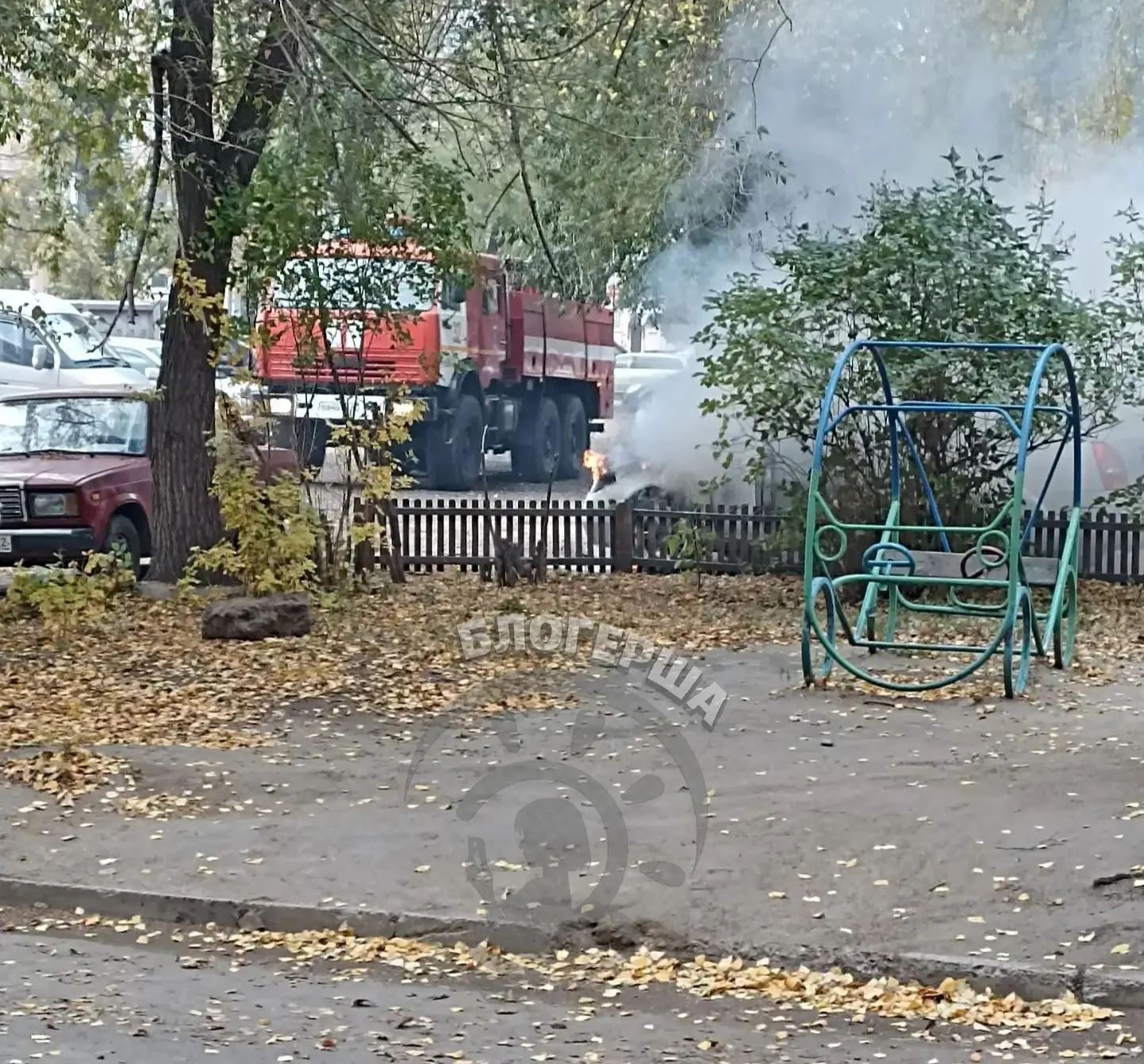 На улице Ленинградской загорелся автомобиль. Пожарные проявили мастерство: примчались о...