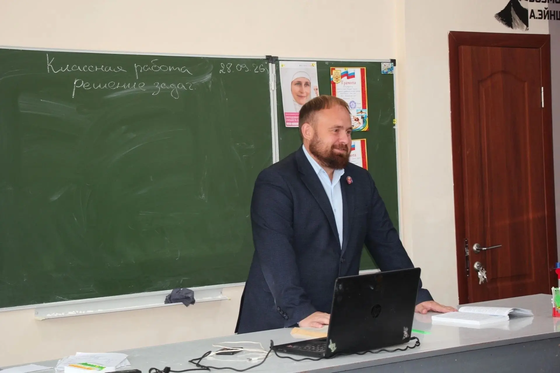 Физик, о котором мы мечтали – в нурлатской школе педагог прививает детям живой интерес ...