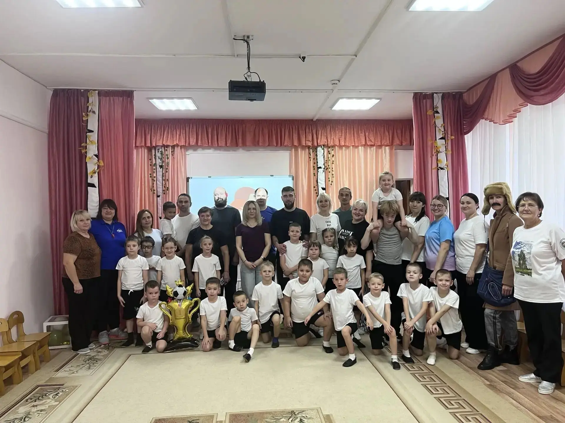 Сегодня на базе детского сада 15 "Березка " прошло спортивное мероприятие "Папа- это си...