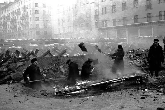 85 лет назад в Москве было объявлено осадное положение.