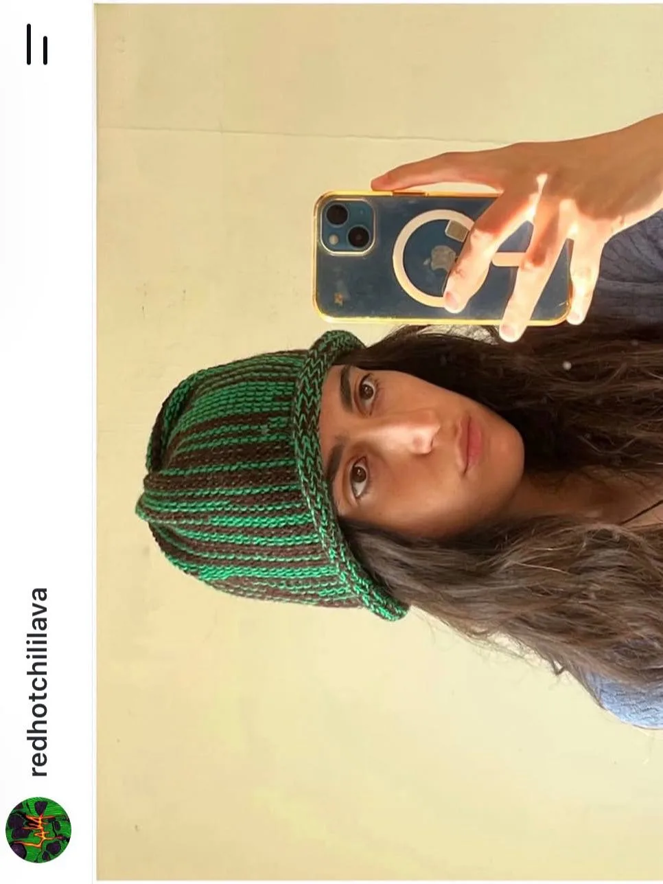 ну до чего красивые цветовые сочетания шапок у redhotchililava! на первой фоточке видно...
