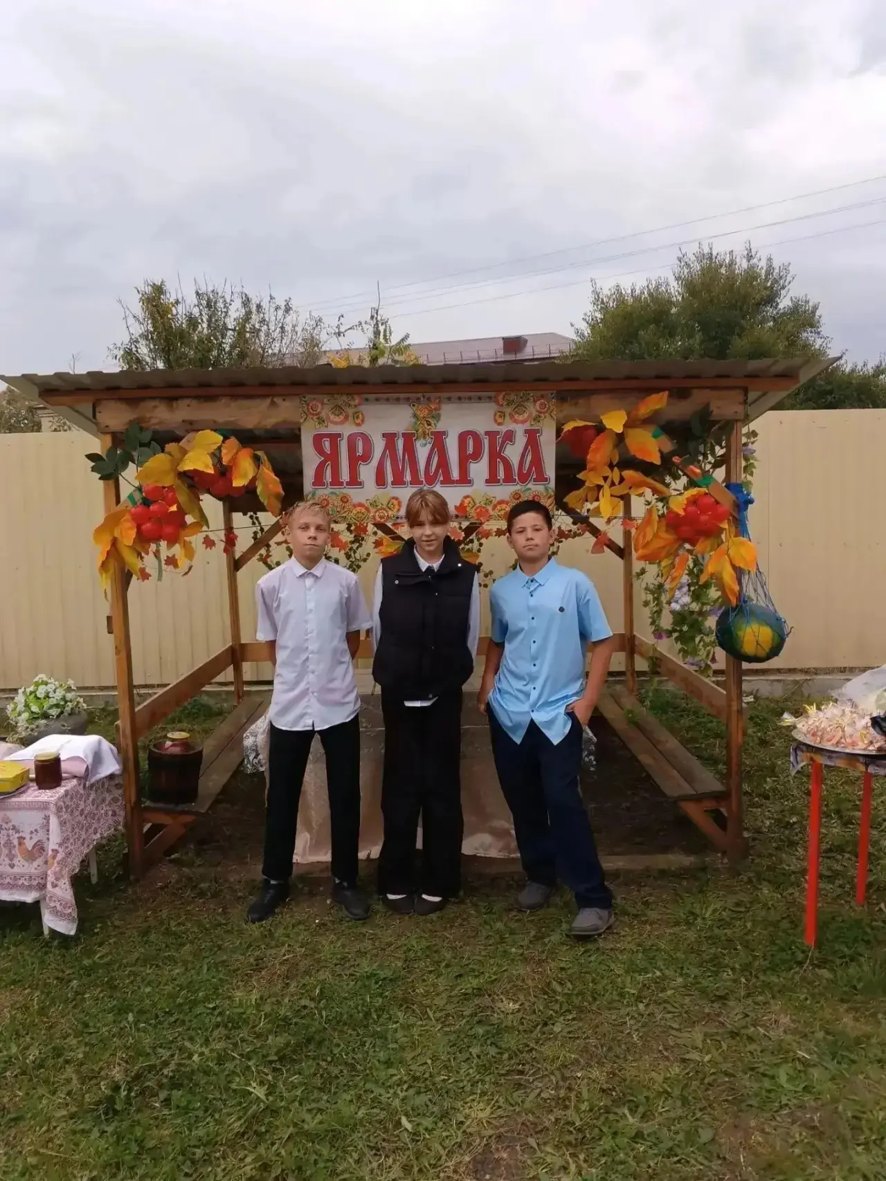 Ученики Первомайской школы устроили ярмарку для дошколят