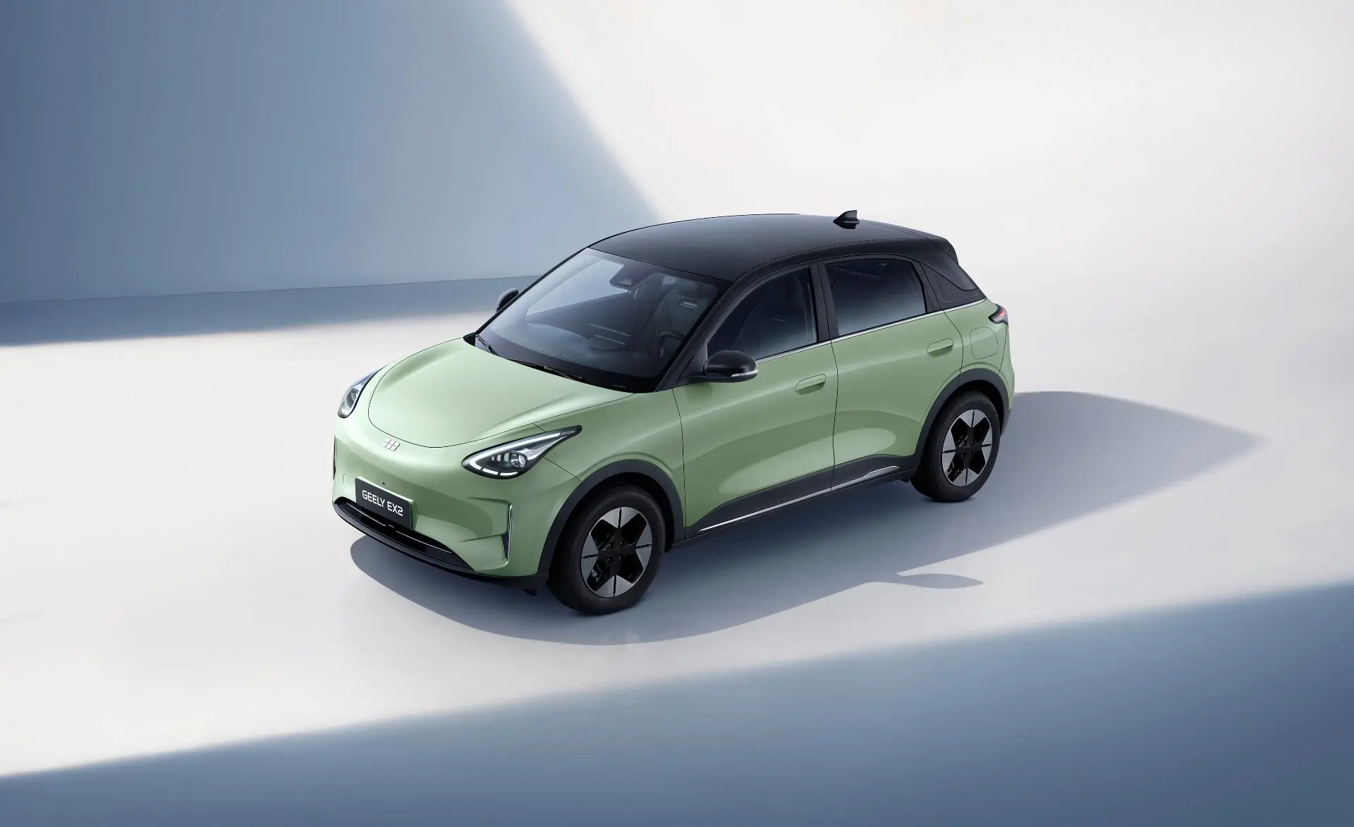 ⚡️Главный бестселлер Китая Geely EX2 едет в Россию