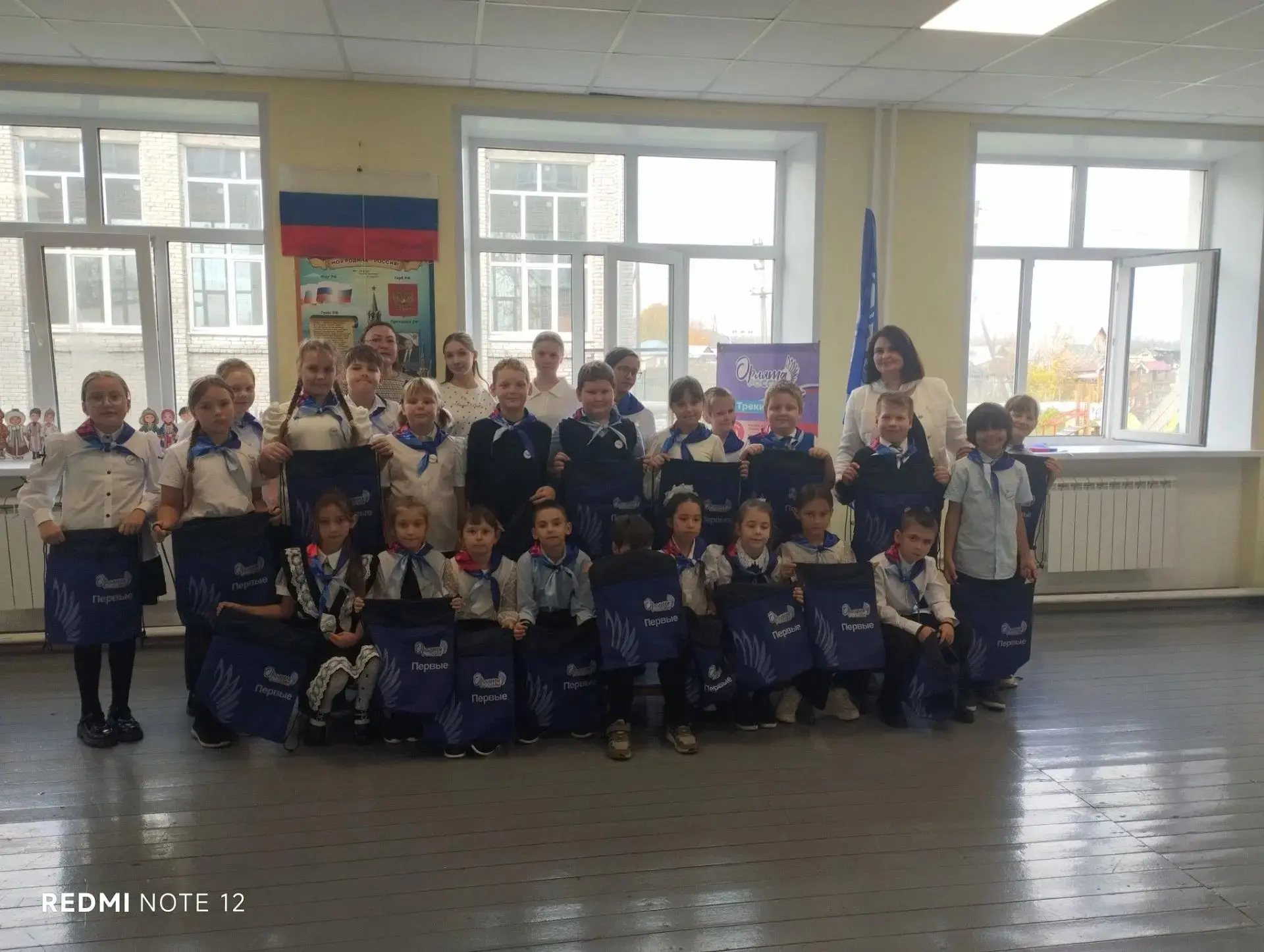 🦅 Сегодня в 3 «Б» классе произошло по-настоящему важное и трогательное событие — посвя...